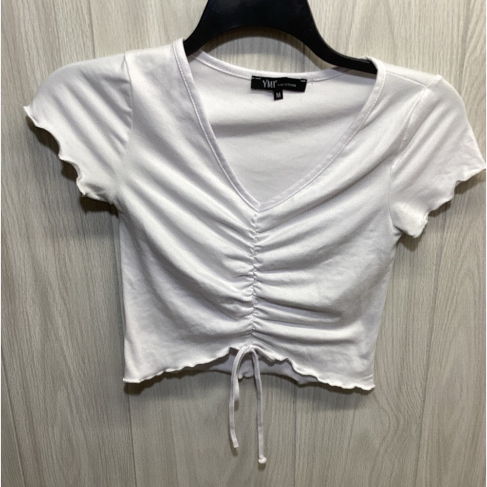 YMI COLLECTIONS Women's (Size M) Short‎ Sleeve V-Neck Cropped Shirt Front Accent